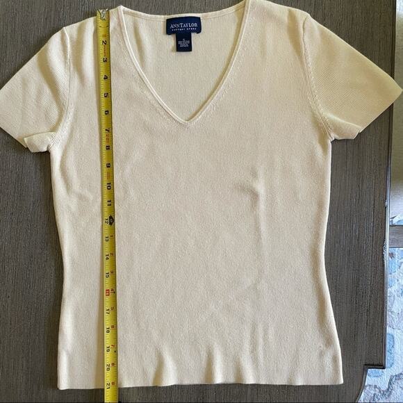 Ann Taylor Factory Store Sweater Light Yellow Short Sleeve Size Small - Picture 4 of 5